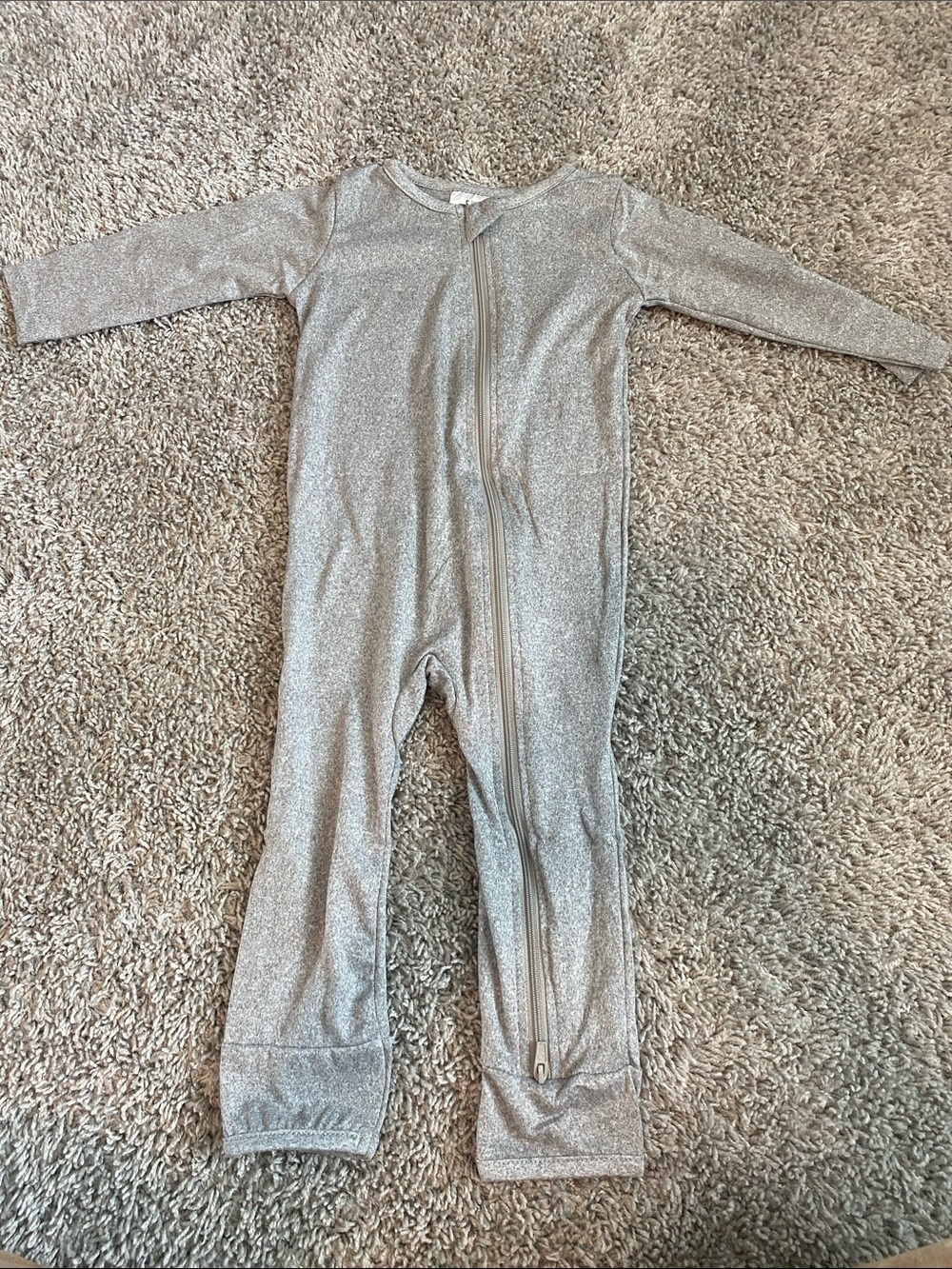 Gray-Unisex baby/toddler 12-18 months One-Piece Zipper Bodysuit (Item 0008)